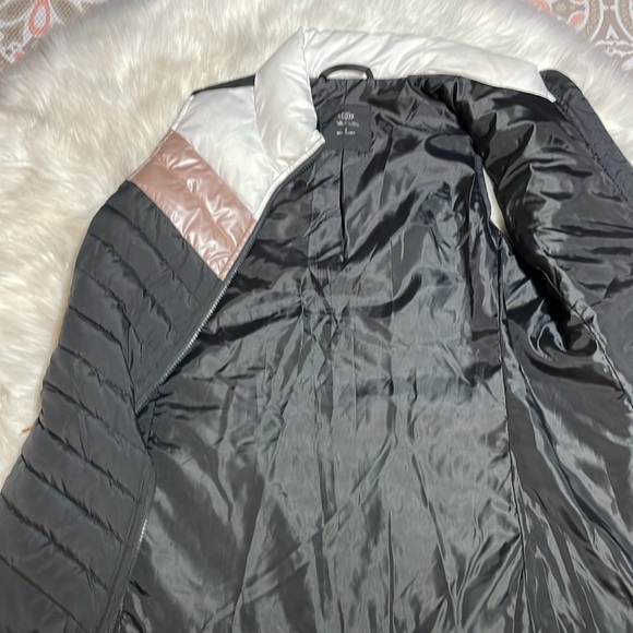 Maurices- Black/White/Pink 3/4 Puffer Vest Rose Gold Zipper Pulls -S #0091 - Picture 6 of 10